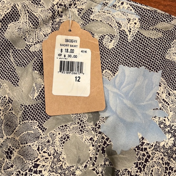 K c parker skirt. - Picture 3 of 4